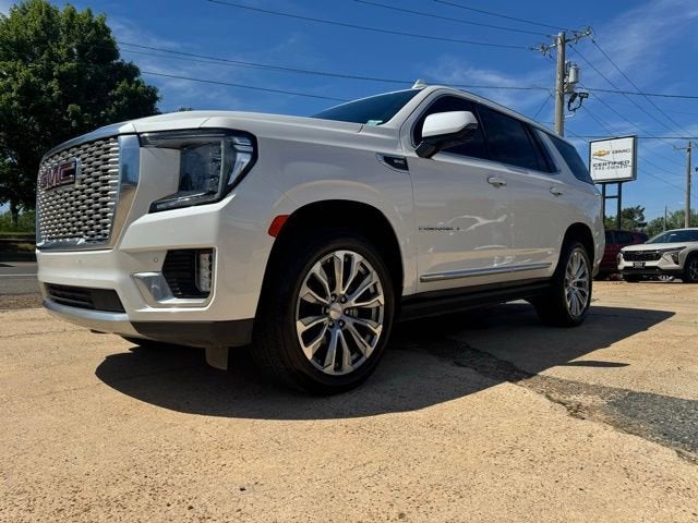 2021 GMC Yukon Denali in White Frost Tricoat — front three-quarter view
